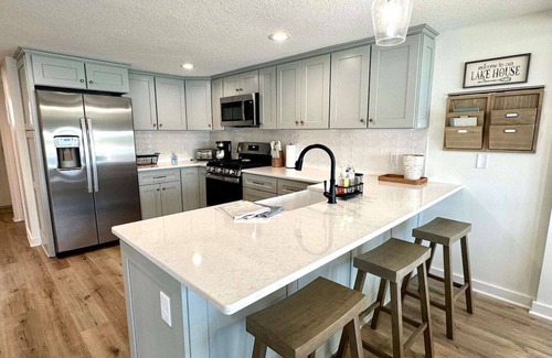 Angola Casa | Lakefront Cottage at Crooked Lake, Indiana to sleep 10-12