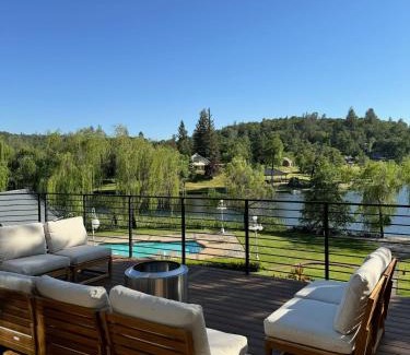 Auburn Casa | Lakefront Cottage At Lakewood