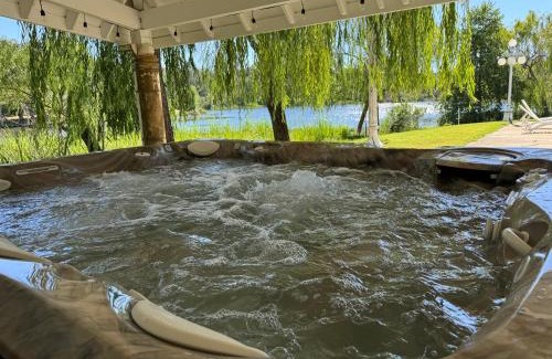 Auburn Casa | Lakefront Cottage At Lakewood