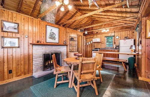 Cheboygan Cabina | Lakefront Cottage - Hermosos jardines y gran playa de arena