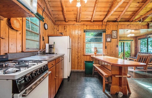 Cheboygan Cabina | Lakefront Cottage - Hermosos jardines y gran playa de arena