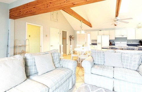 Vandalia Cabaña | Lakefront cottage- Birch Lake