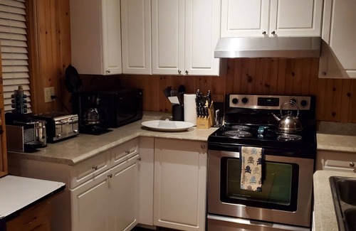 Eagle Lake Cabaña | Lakefront Cottage on Scenic Haliburton Lake - A Perfect Getaway!