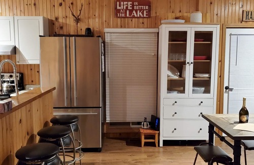 Eagle Lake Cabaña | Lakefront Cottage on Scenic Haliburton Lake - A Perfect Getaway!