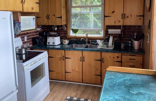 Utterson Casa | Lakefront Cottage in the Heart of Muskoka with South Facing Exposure