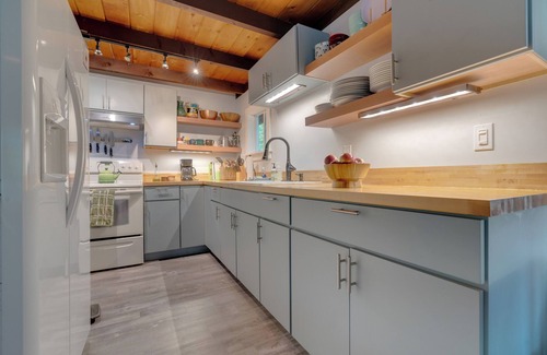 Lake Arrowhead Casa | Lakefront cottage | Indoor Pools | Kayaks