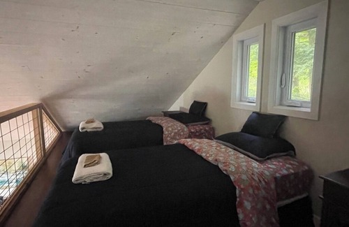 Potton Casa | Lakefront Cottage on with private beach. Lake Memphremagog
