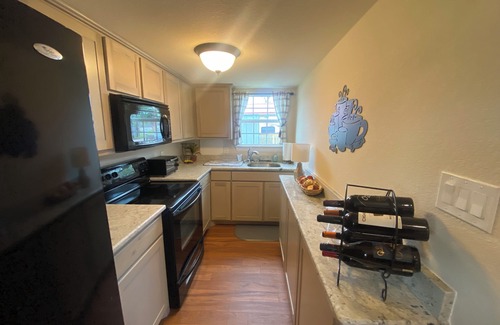 Dennis Cabaña | Lakefront Cottage Oasis