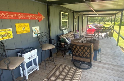 Dennis Cabaña | Lakefront Cottage Oasis