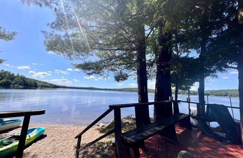 Holden Cabina | Lakefront Cottage on Brewer Lake