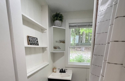 Hillsboro Cabaña | Lakefront Cottage on Franklin Pierce Lake!