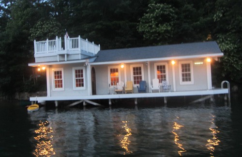 Lake Lure Cabaña | Cottage Lakefront en Lake Lure - Hermoso barco grande para Navegar / Natación