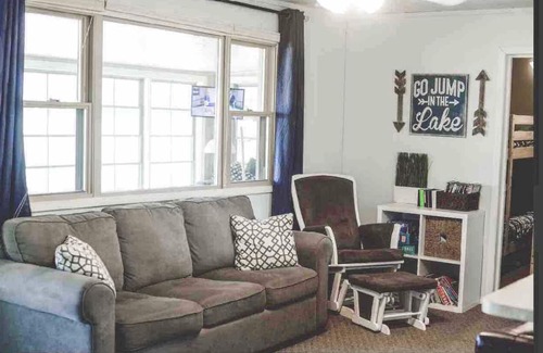 Coldwater Cabaña | Lakefront cottage on Coldwater Lake