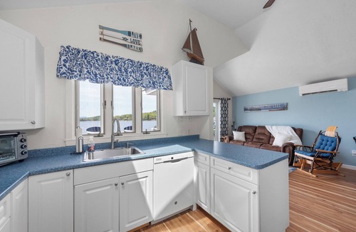 Laconia Cabaña | Lakefront Cottage on Winnipesaukee!