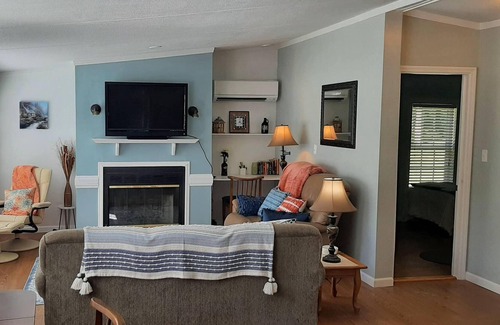Crossville Cabaña | Lakefront Cottage: Pets welcome, low fees, special monthly discount