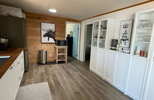 Utterson Cabaña | Lakefront Cottage Retreat