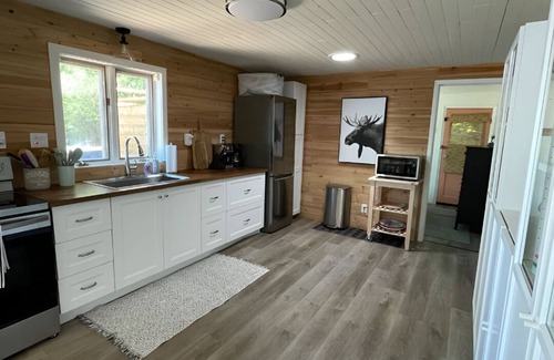 Utterson Cabaña | Lakefront Cottage Retreat