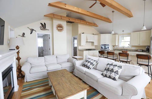 Damariscotta Cabaña | Lakefront Cottage, recientemente renovado, a 35 'de la orilla del agua!