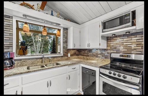 Lake McMurray Cabina | Lakefront Cottage