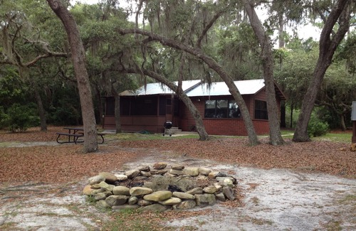 Edgar Cabaña | Lakefront Cottage Near Forest & Cities con canoas, parrilla y más.