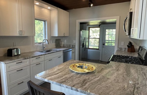 Paw Paw Cabaña | Lakefront cottage