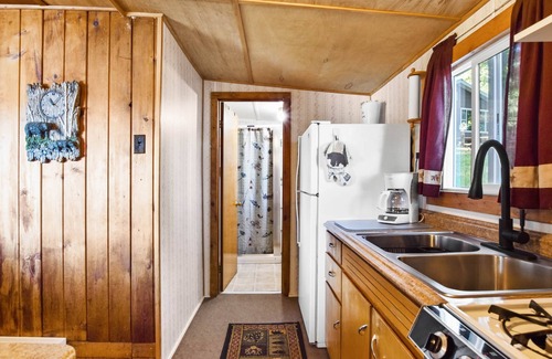 Rhinelander Casa | Lakefront Cottage
