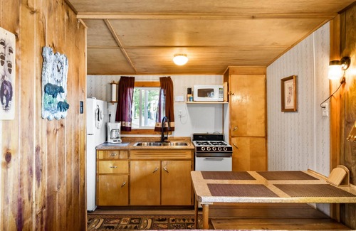 Rhinelander Casa | Lakefront Cottage