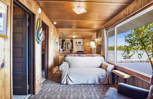 Rhinelander Casa | Lakefront Cottage