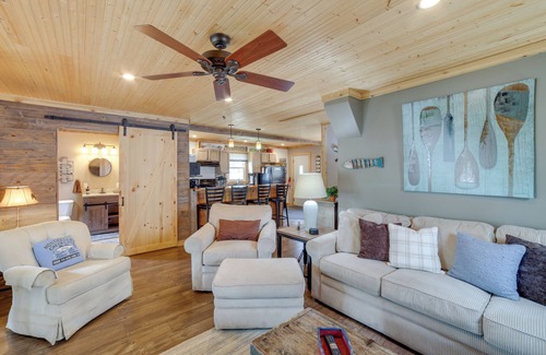 Monticello Cabaña | Lakefront Cottage w/ Deck Near Indiana Beach!