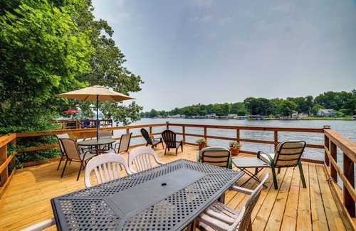 Monticello Cabaña | Lakefront Cottage w/ Deck Near Indiana Beach!