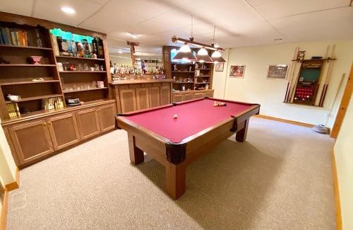 Lambton Shores Casa | Lakefront Cottage w Grand Cabin Room