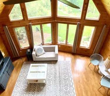 Lambton Shores Casa | Lakefront Cottage w Grand Cabin Room