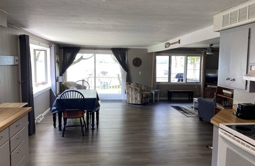 Sturgeon Bay Casa | Casa frente al lago con sensacionales puestas de sol!