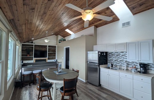 Twin Lakes Apartamento | Lakefront Cottage w/Boat Rentals
