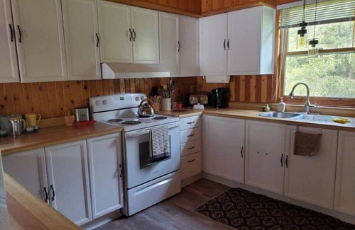 Douro-Dummer Cabaña | Lakefront Cottage with Cozy Cabin Appeal