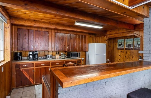 Mayfield Casa | Lakefront Cottage with Hot Tub & Fire Pit