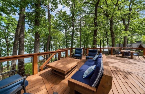 Dogwood Casa | Lakefront Cottage with 25% Early Booking Discount!