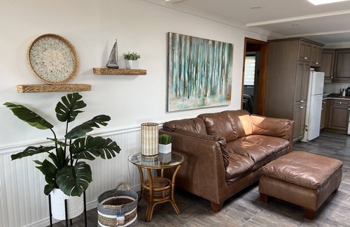 Dashwood Cabaña | Lakefront Cottage with Private Beach & Private Beach Access