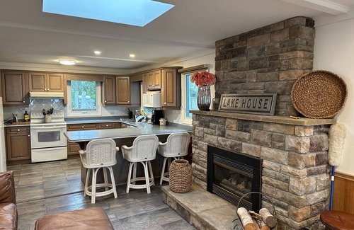 Dashwood Cabaña | Lakefront Cottage with Private Beach & Private Beach Access