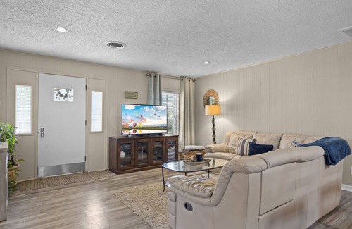 Silver Creek Village Casa | Lakefront Cottage with Private Dock, Wood-Burning Fireplace and Sunroom