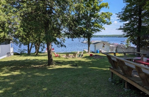 Kawartha Park Cabina | Lakefront cottage True cottage charm....wide open lake views