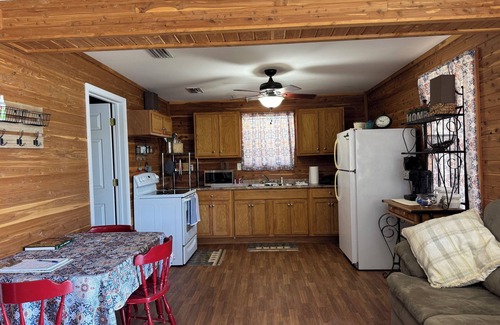 Lucedale Cabina | Lakefront country cabin near Lucedale , MS
