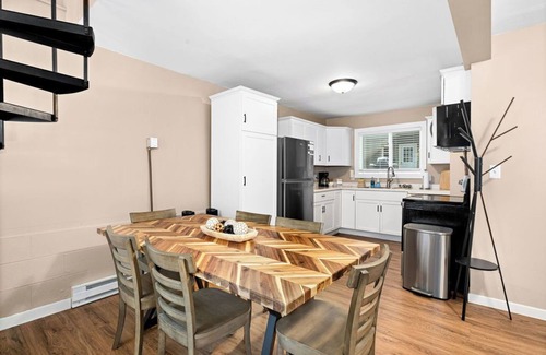 Saginaw Cabina | Lakefront Cozy Cabin with Dock, Sauna & BBQ Grill