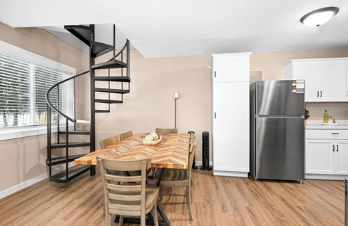 Saginaw Cabina | Lakefront Cozy Cabin with Dock, Sauna & BBQ Grill