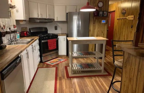 Breckenridge Cabaña | Lakefront Cozy Cottage