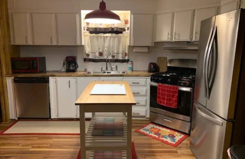 Breckenridge Cabaña | Lakefront Cozy Cottage