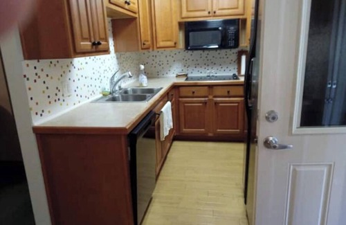 Donie Casa | Lakefront Cozy Cottage