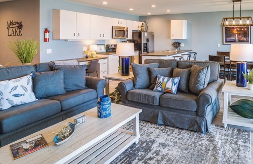 Culver Condominio | Lakefront Culver Condo w/ Pool & Beach Access