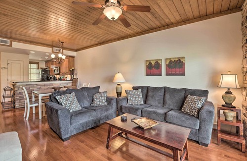 Dadeville Condominio | Lakefront Dadeville Condo w/ Community Boat Dock!