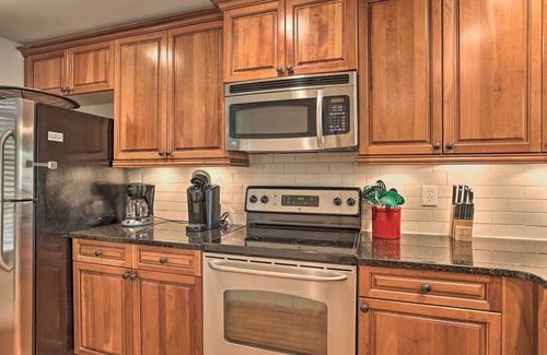 Dadeville Condominio | Lakefront Dadeville Condo w/ Community Boat Dock!